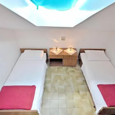 Bozikovic - - Vitarnja Jelsa (Hvar)