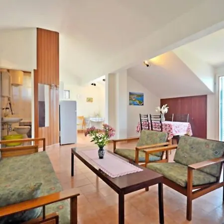 Bozikovic - - Vitarnja Jelsa (Hvar)