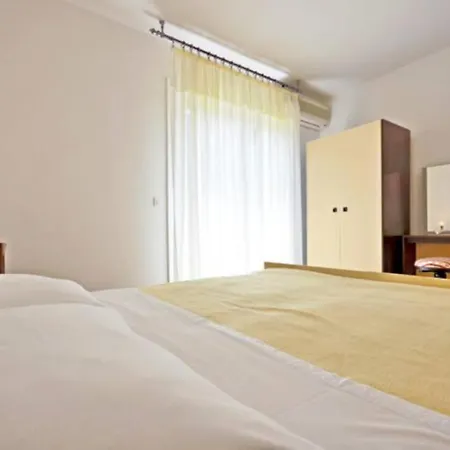 Bozikovic - - Vitarnja Jelsa (Hvar)