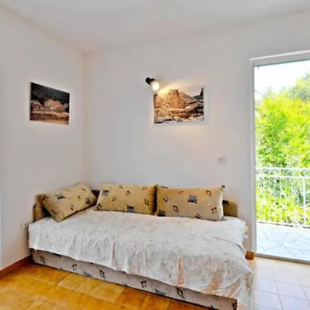 Bozikovic - - Vitarnja Jelsa (Hvar)