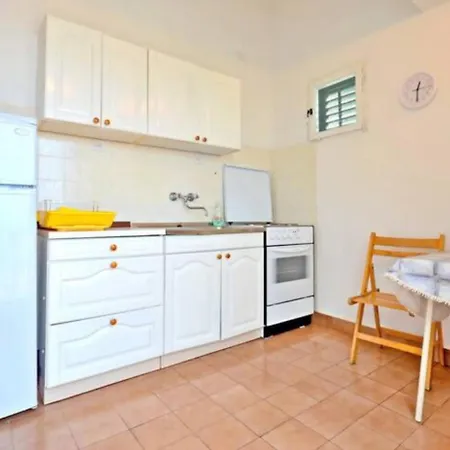Bozikovic - - Vitarnja Jelsa (Hvar)