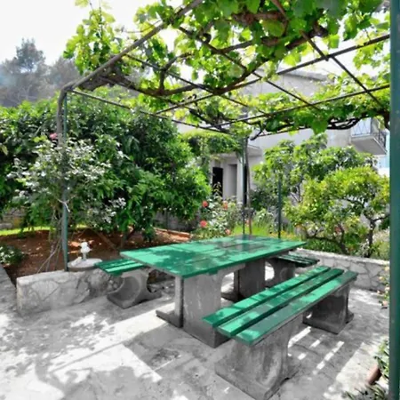 Bozikovic - - Vitarnja Jelsa (Hvar)